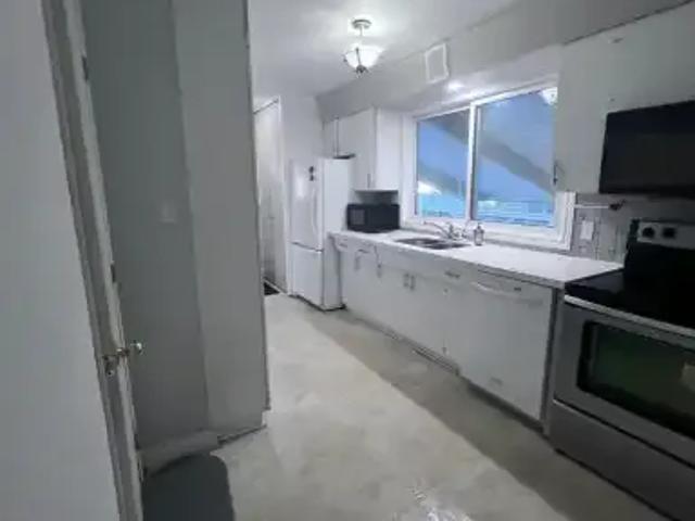 3 Bedroom House Waterloo ON 102339261
