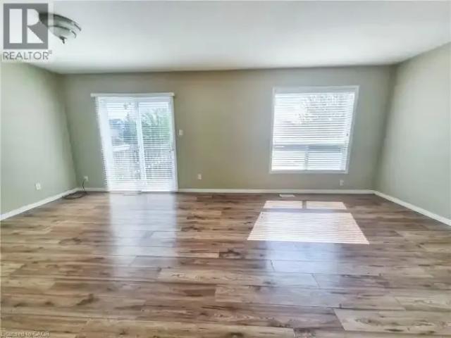 3 Bedroom House Waterloo ON 102578964