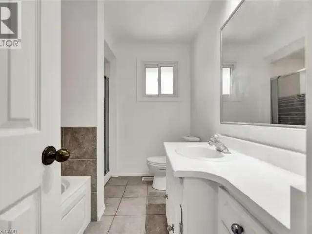 3 Bedroom House Waterloo ON 102701646