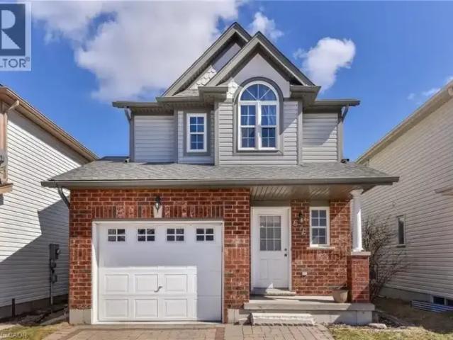 3 Bedroom House Waterloo ON 102701648