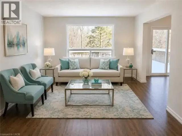 3 Bedroom House Waterloo ON 102715528