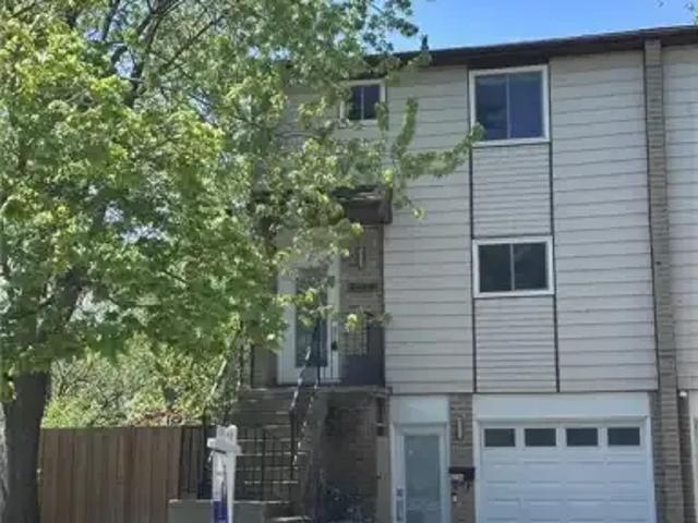 3 Bedroom House Waterloo ON 102915394