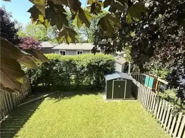 3 Bedroom House Waterloo ON 103012079
