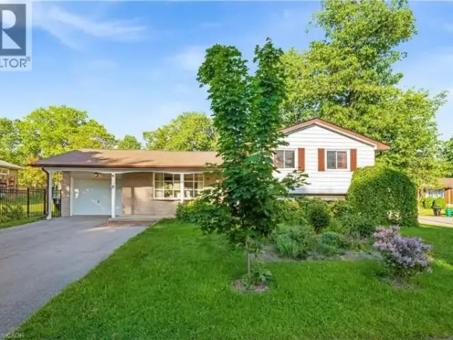 3 Bedroom House Waterloo ON 103012082