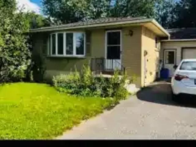 3 Bedroom House Waterloo ON 103569236