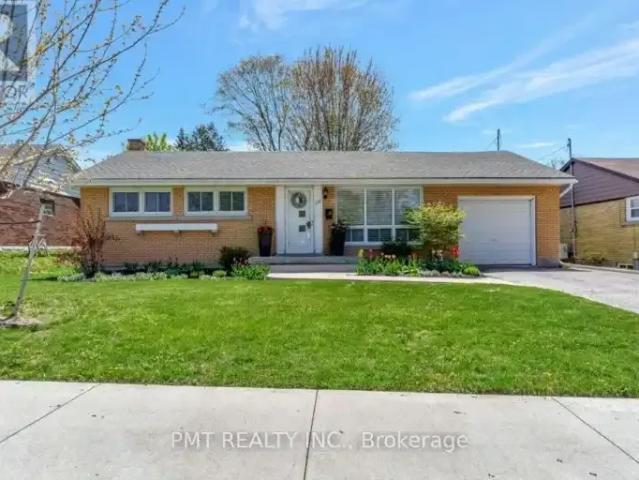 3 Bedroom House Waterloo ON 103652871