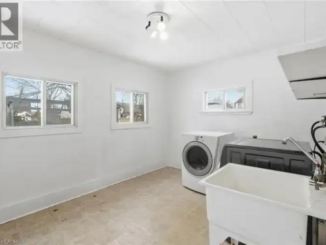 3 Bedroom House Welland ON 102847491