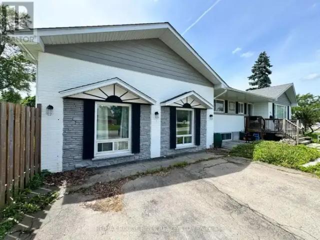 3 Bedroom House Welland ON 103487743