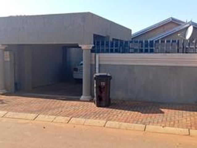 3 bedroom house with 2 outside rooms.