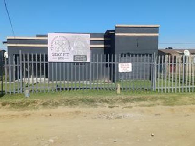 3 bedroom house with 2 bedroom grann.