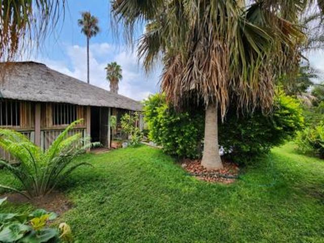 3 bedroom house with 2 bedroom flatl.