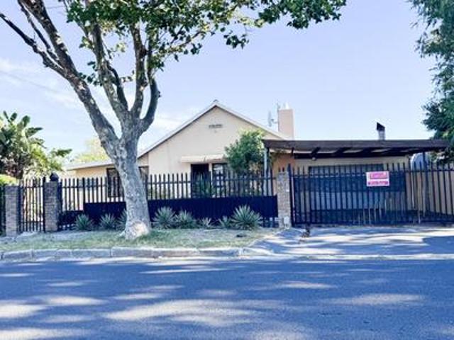 3 bedroom house with 2 granny flats.