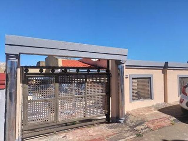 3 bedroom house with 3 outside rooms.