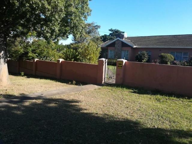 3 Bedroom house with a flatlet in Seymour Street!