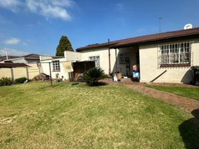3 bedroom house with a flatlet in st.