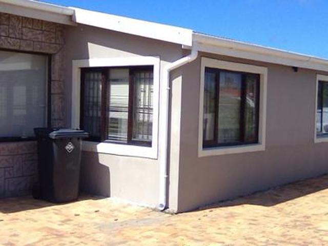 3 bedroom house with flatlet gouritsmond