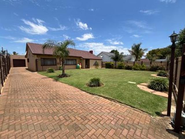 3 bedroom house with flatlet potenti.