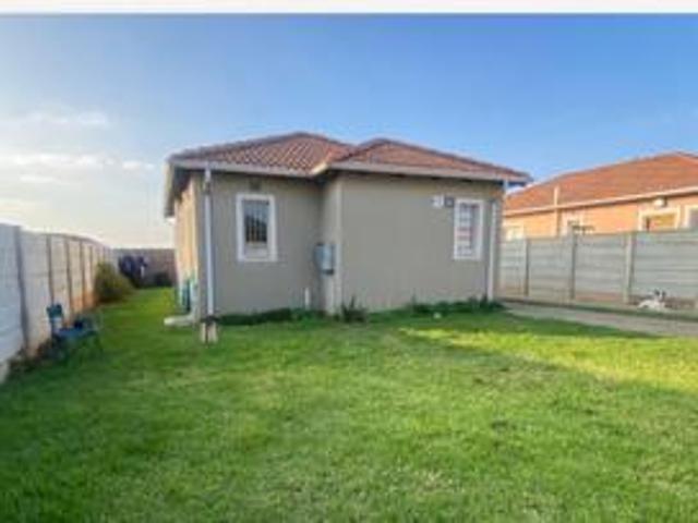 3 bedroom house with main ensuite to.