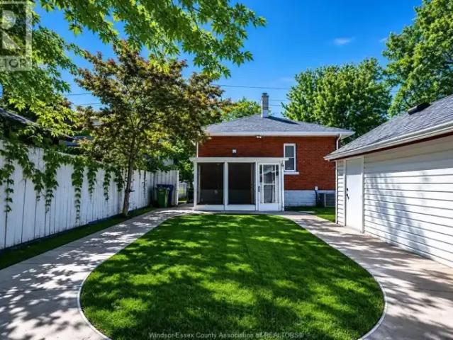 3 Bedroom House Windsor ON 102883786