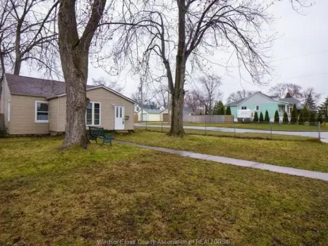 3 Bedroom House Windsor ON 102952252