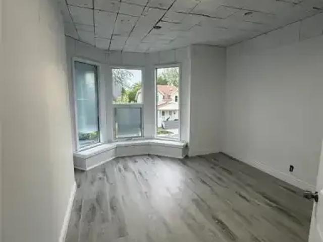 3 Bedroom House Windsor ON 102952255