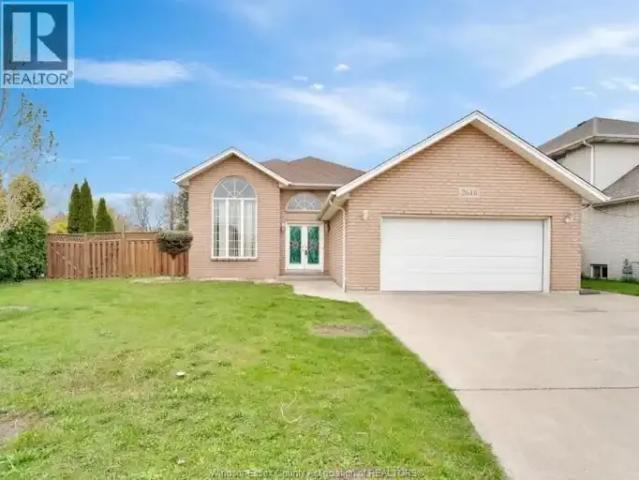 3 Bedroom House Windsor ON 103355457