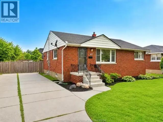 3 Bedroom House Windsor ON 104864269