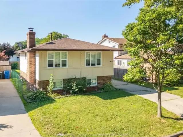 3 Bedroom House Windsor ON 104876902