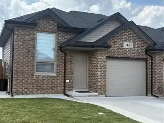 3 Bedroom House Windsor ON 105309420