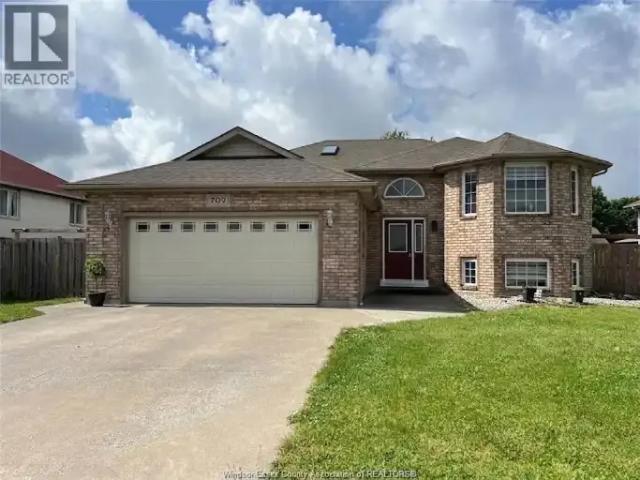 3 Bedroom House Windsor ON 105327111