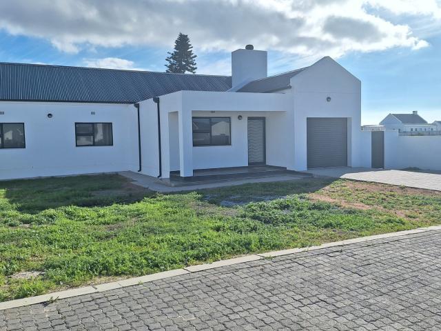 3 Bedroom House To Let in Atlantic Sands Private Estate