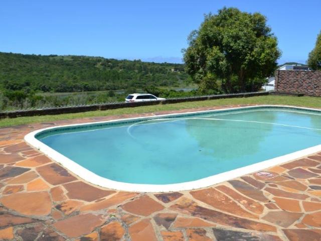 3 Bedroom House To Let in Beacon Bay North