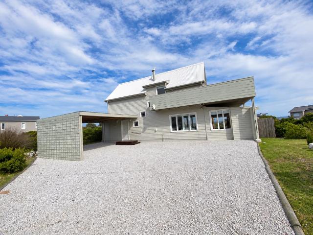 3 Bedroom House To Let in Bettys Bay