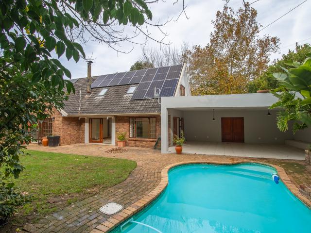 3 Bedroom House To Let in Constantia