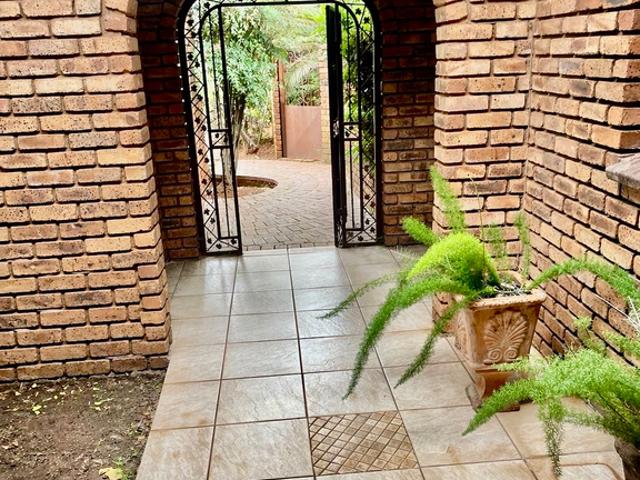 3 Bedroom House To Let in Crystal Park