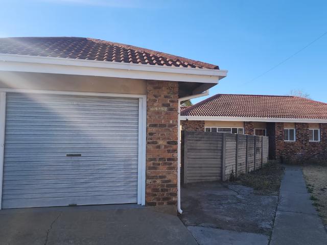 3 Bedroom House To Let in Flamingo Park