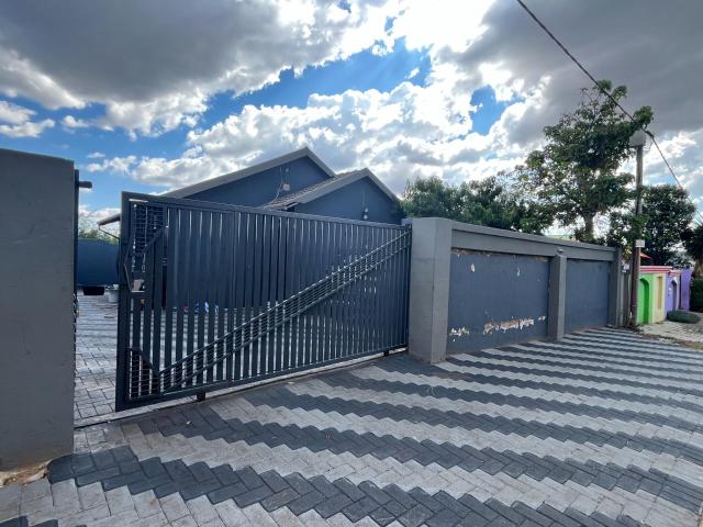 3 Bedroom House To Let in Fleurhof