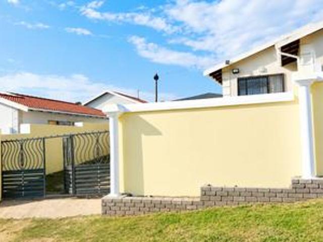 3 bedroom house to let in ilanga rid.