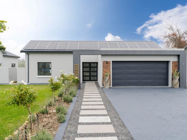 3 Bedroom House To Let in Paarl South