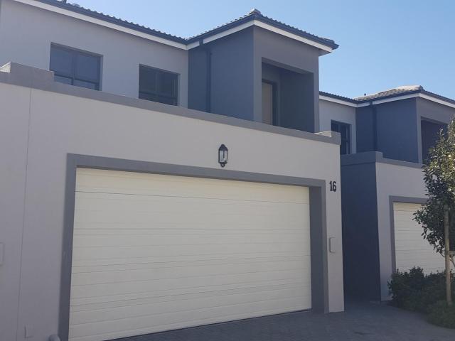 3 Bedroom House To Let in Parklands North