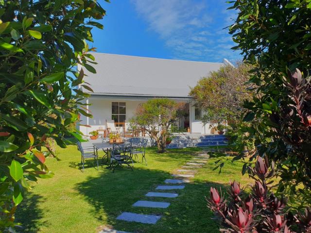 3 Bedroom House To Let in Pringle Bay