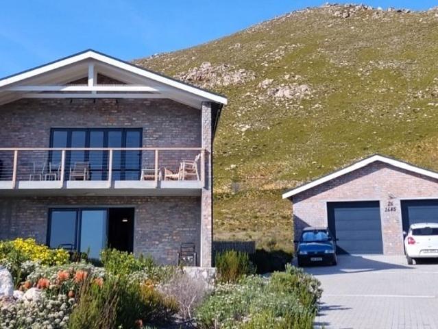 3 Bedroom House To Let in Pringle Bay