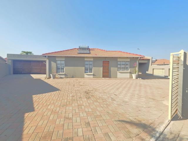 3 Bedroom House To Let in Rosslyn