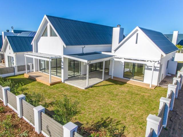 3 Bedroom House To Let in St Francis Links