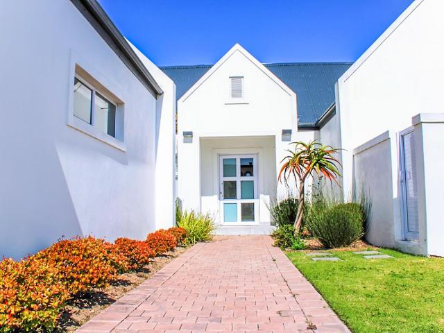 3 Bedroom House To Let in St Francis Links