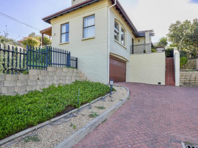 3 Bedroom House To Let in Steenbras View