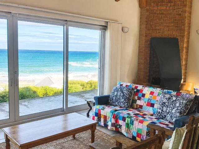 3 Bedroom House To Let in Struisbaai