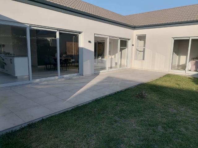 3 Bedroom House To Let in Sheffield Beach