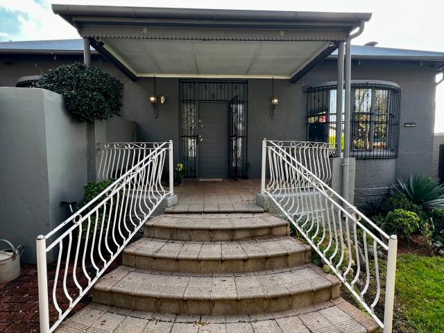3 Bedroom House To Let in Westdene