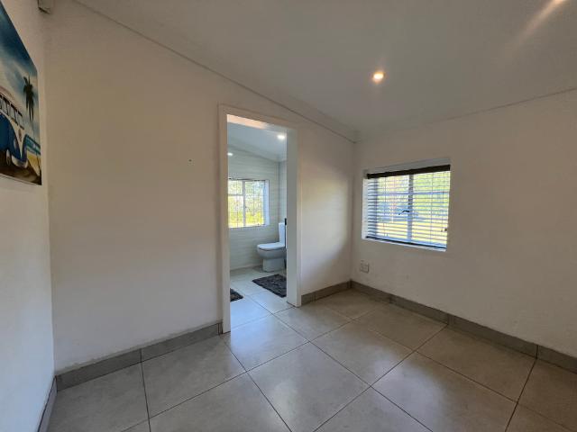 2 Bedroom House To Let in Wilderness Heights